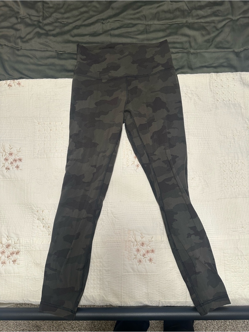 Lulu Camo aligns